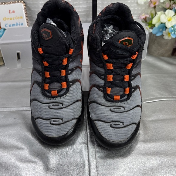 (S0)Nike Air Max Plus 2020, Black, Team Orange, Grey,Sz 2.5Y Big Kid(DJ4620-001) - Picture 2 of 12
